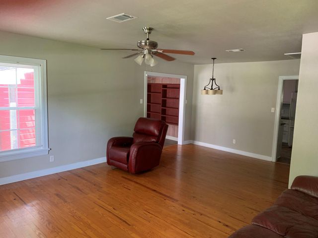 406 Avondale Street, League City, TX 77573