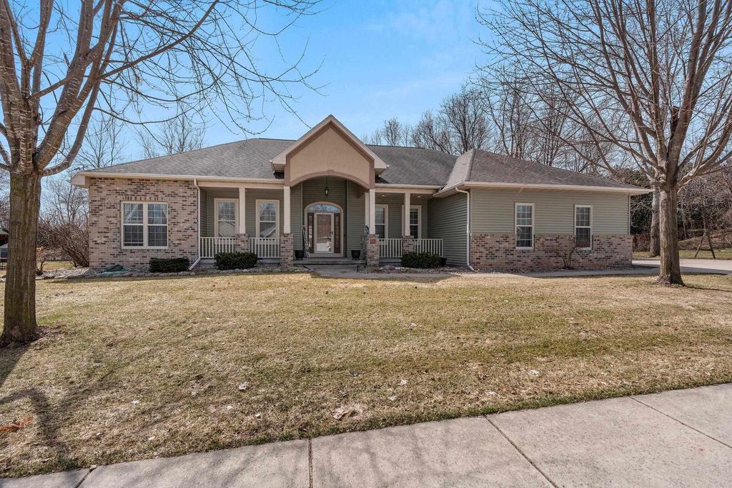 1055 ZACHER DRIVE, Oshkosh, WI 54901