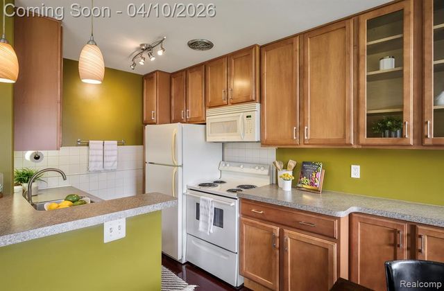 2125 Clawson Avenue 204, Royal Oak, MI 48073