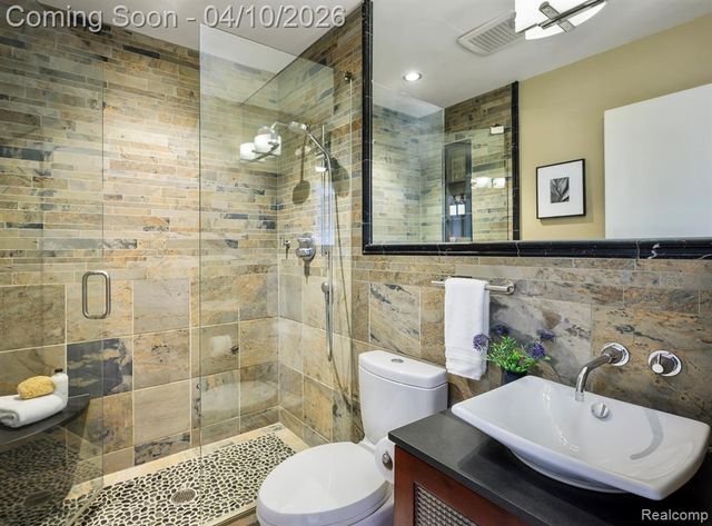 2125 Clawson Avenue 204, Royal Oak, MI 48073