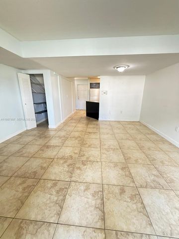 6045 NW 186th St 115, Hialeah, FL 33015