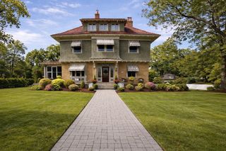 144 Woodland Rd, Woonsocket, RI 02895