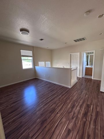 132 Dragonfly Cir, Sacramento, CA 95834
