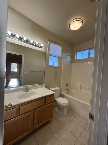 132 Dragonfly Cir, Sacramento, CA 95834