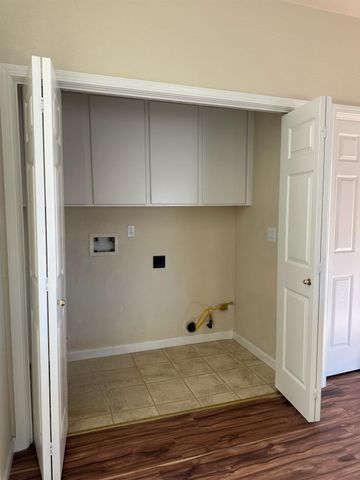 132 Dragonfly Cir, Sacramento, CA 95834