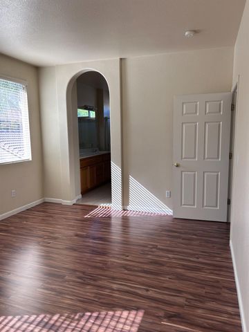 132 Dragonfly Cir, Sacramento, CA 95834