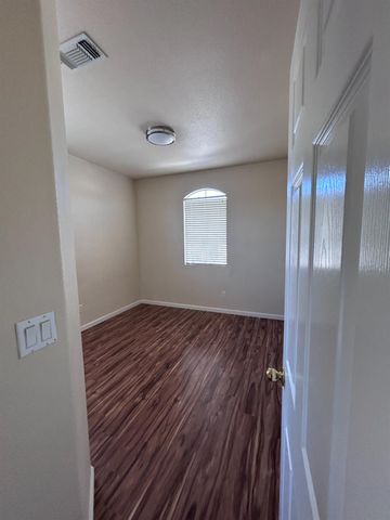 132 Dragonfly Cir, Sacramento, CA 95834