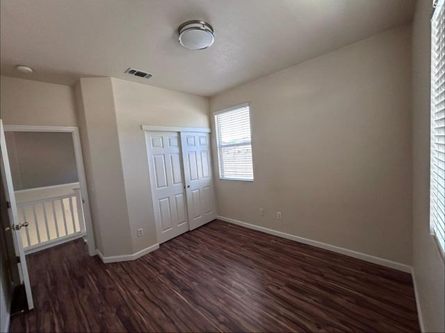 132 Dragonfly Cir, Sacramento, CA 95834