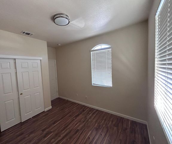 132 Dragonfly Cir, Sacramento, CA 95834