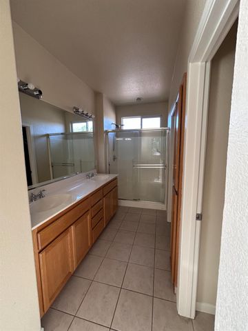 132 Dragonfly Cir, Sacramento, CA 95834