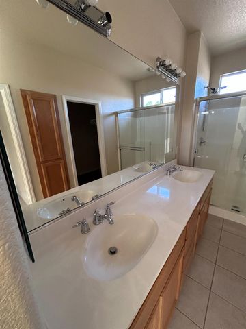 132 Dragonfly Cir, Sacramento, CA 95834