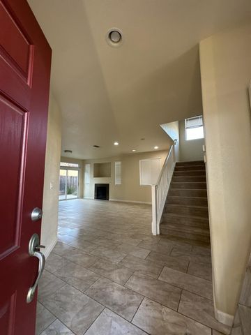 132 Dragonfly Cir, Sacramento, CA 95834