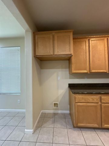 132 Dragonfly Cir, Sacramento, CA 95834