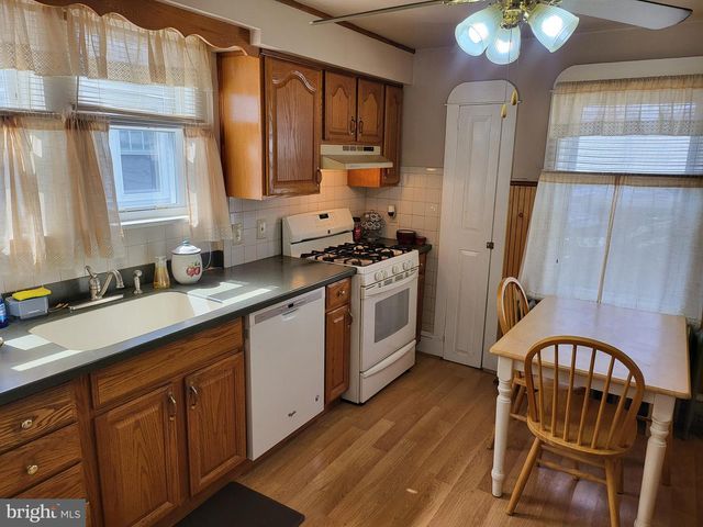 8 ILLINOIS, Burlington Township, NJ 08016