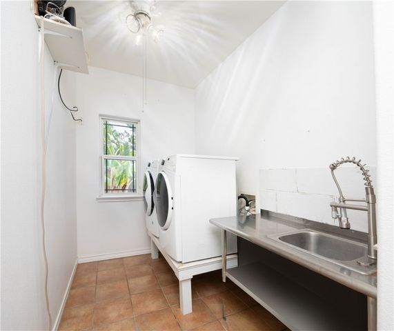 1034 Graham, Corpus Christi, TX 78418