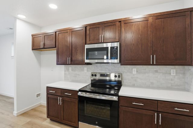 316 N Viewmont Ct, Greenacres, WA 99016