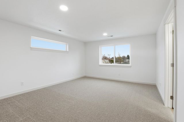 316 N Viewmont Ct, Greenacres, WA 99016