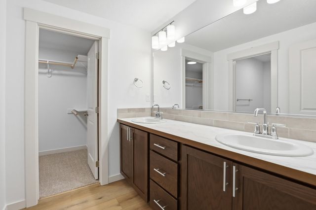316 N Viewmont Ct, Greenacres, WA 99016