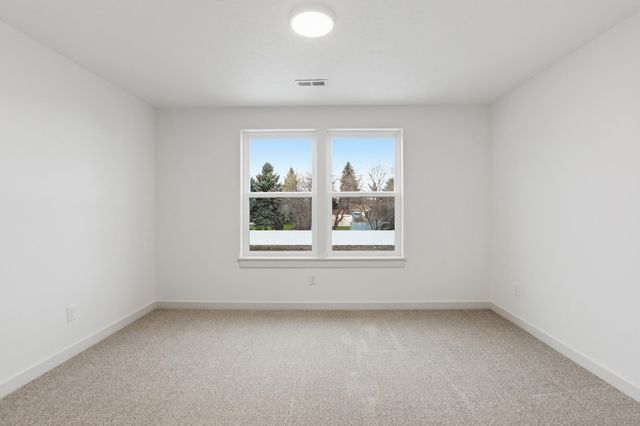 316 N Viewmont Ct, Greenacres, WA 99016