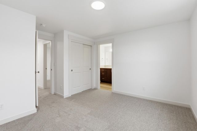 316 N Viewmont Ct, Greenacres, WA 99016
