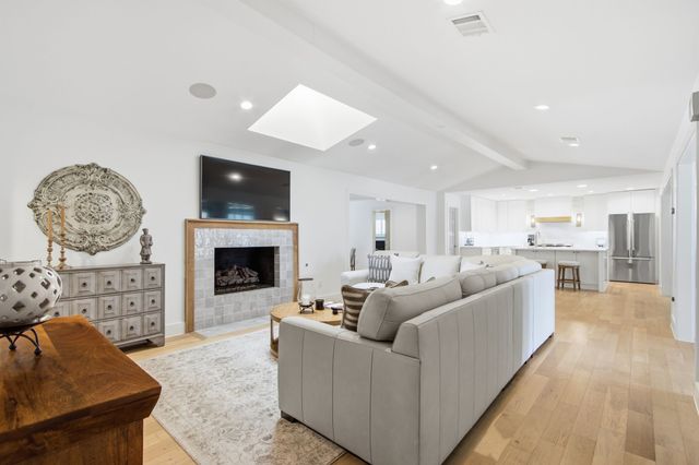 4416 Laren Lane, Dallas, TX 75244