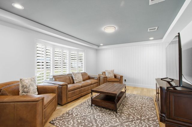 4416 Laren Lane, Dallas, TX 75244