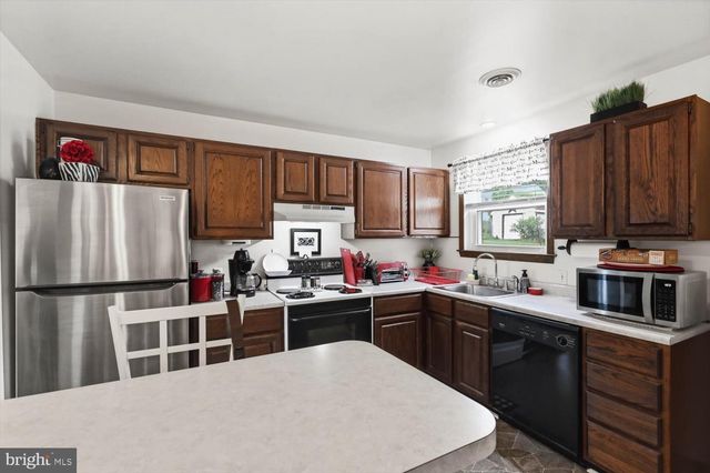 33 HOOVER RD, Lancaster, PA 17603