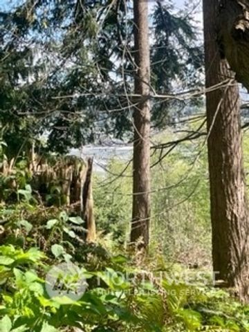 8119 Sand Dollar Lane, Clinton, WA 98236