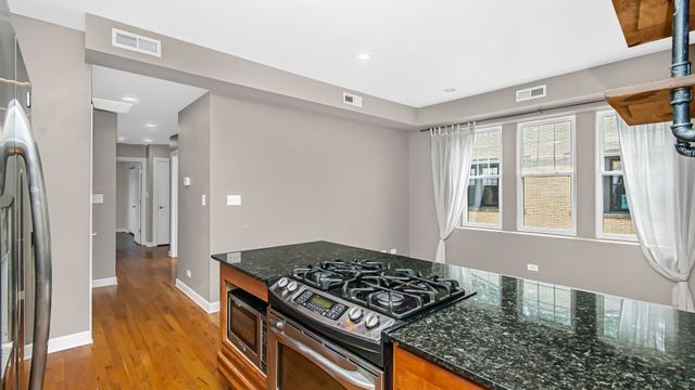 5623 N Wayne Avenue B3, Chicago, IL 60660