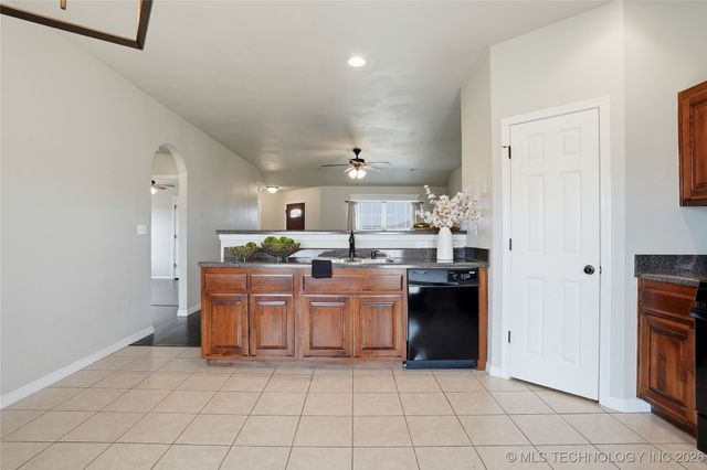 2816 W Charlotte Street, Broken Arrow, OK 74011