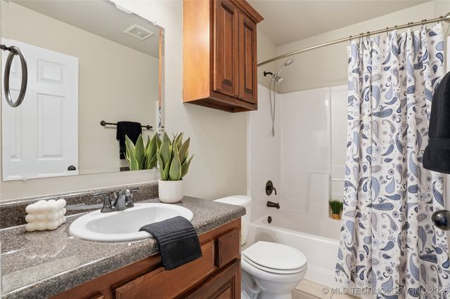 2816 W Charlotte Street, Broken Arrow, OK 74011