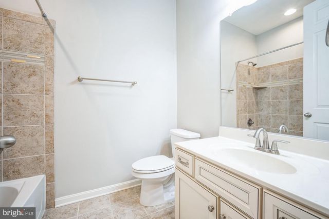 4304 EDOSOMWAN LN, Fairfax, VA 22030