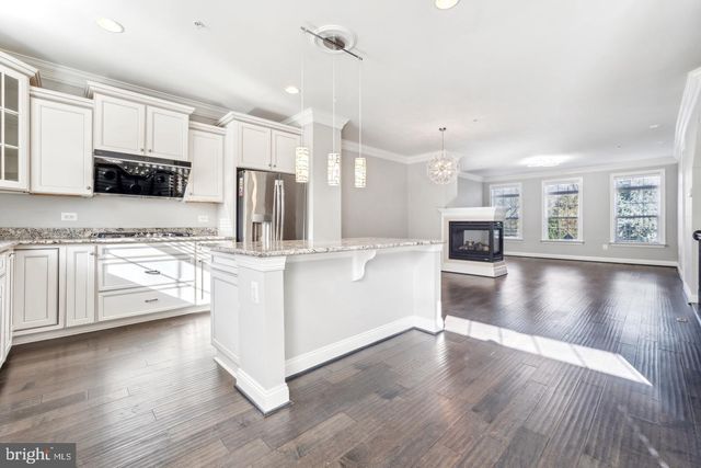 4304 EDOSOMWAN LN, Fairfax, VA 22030