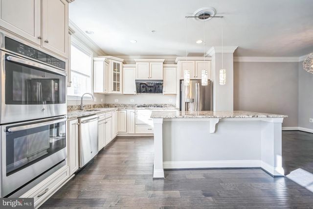 4304 EDOSOMWAN LN, Fairfax, VA 22030