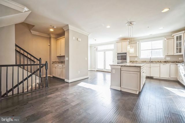 4304 EDOSOMWAN LN, Fairfax, VA 22030