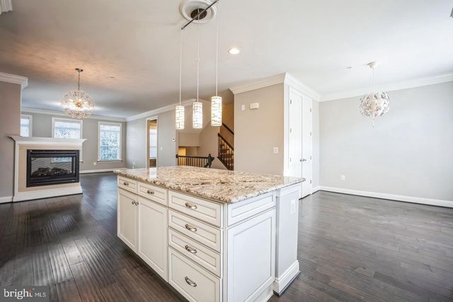 4304 EDOSOMWAN LN, Fairfax, VA 22030