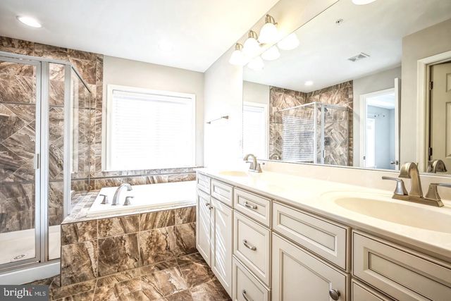 4304 EDOSOMWAN LN, Fairfax, VA 22030