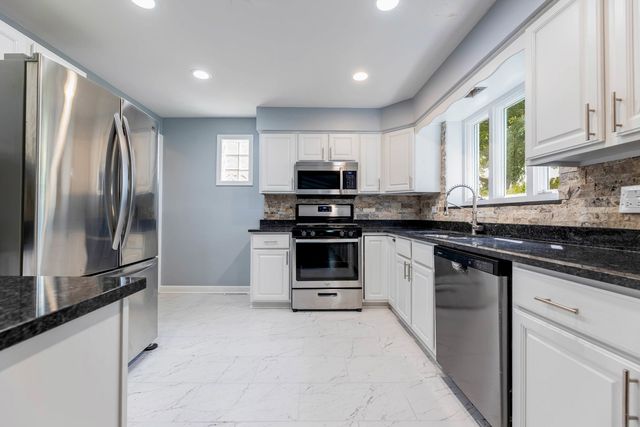 4024 W 106th Street, Oak Lawn, IL 60453