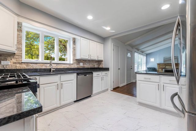 4024 W 106th Street, Oak Lawn, IL 60453