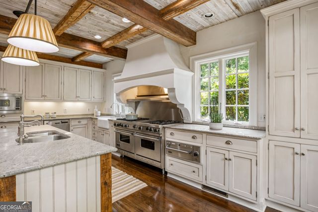 2485 W Wesley Road NW, Atlanta, GA 30327