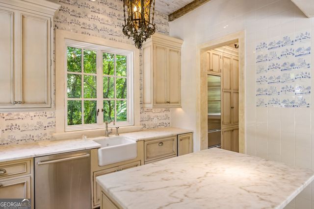 2485 W Wesley Road NW, Atlanta, GA 30327