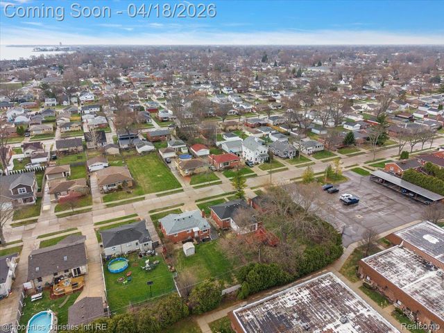 22801 Garfield Street, St. Clair Shores, MI 48082