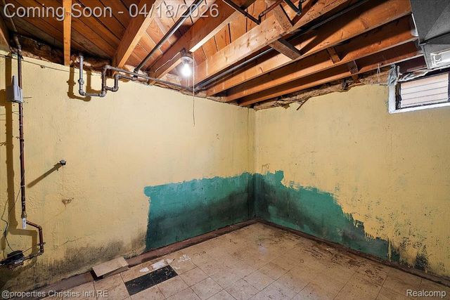 22801 Garfield Street, St. Clair Shores, MI 48082