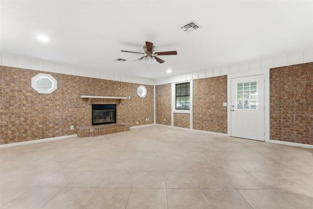 909 Helen Street, Iowa, LA 70647