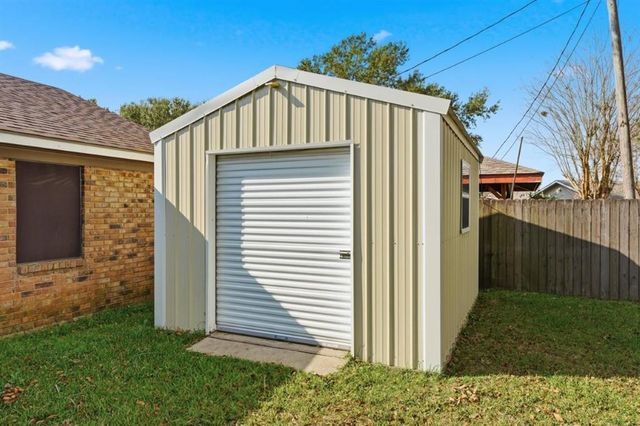 909 Helen Street, Iowa, LA 70647