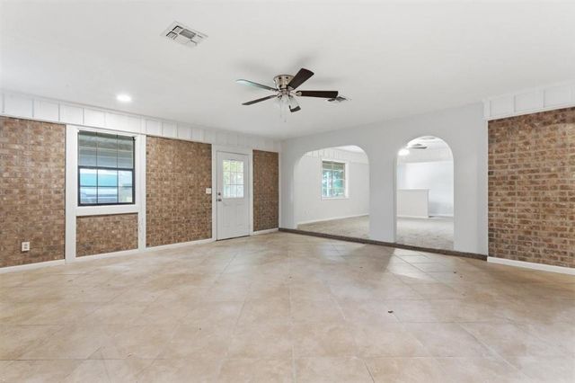 909 Helen Street, Iowa, LA 70647