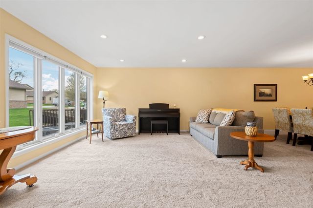 804 Moore Drive, Chelsea, MI 48118