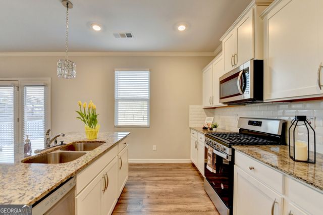 6886 Scarlet Oak Way, Flowery Branch, GA 30542