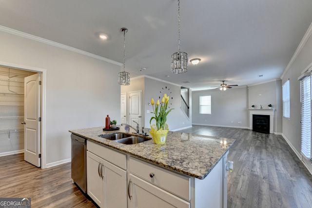 6886 Scarlet Oak Way, Flowery Branch, GA 30542