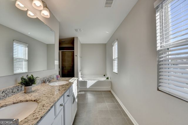 6886 Scarlet Oak Way, Flowery Branch, GA 30542